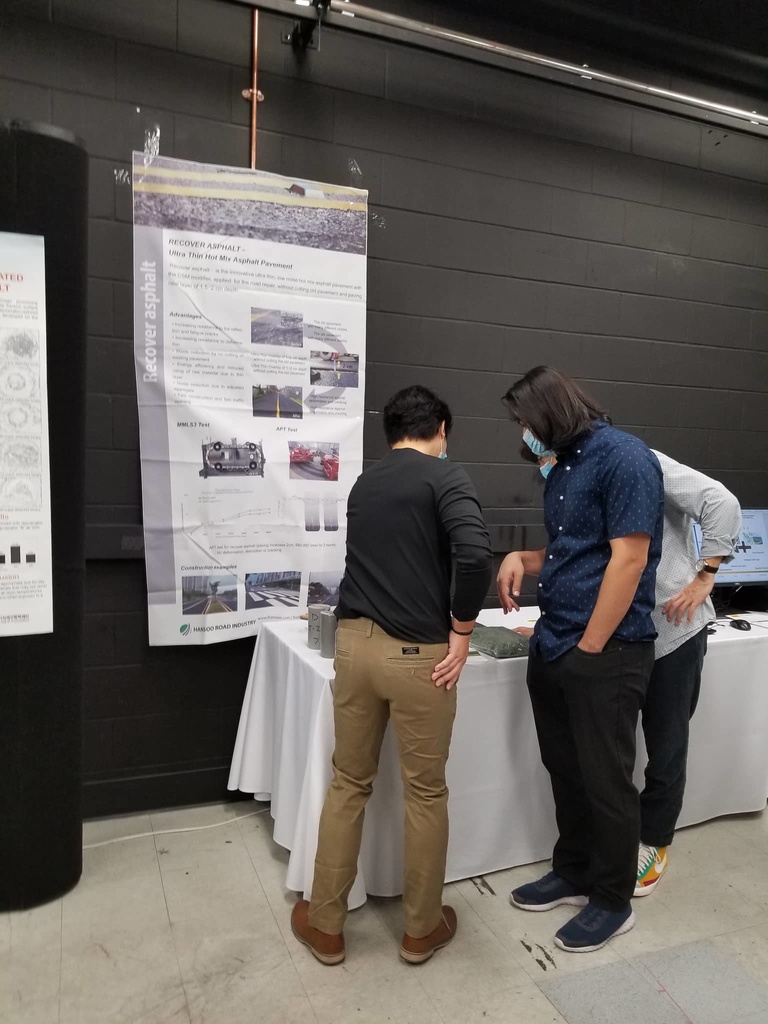 Researchers talking at the ITI open house