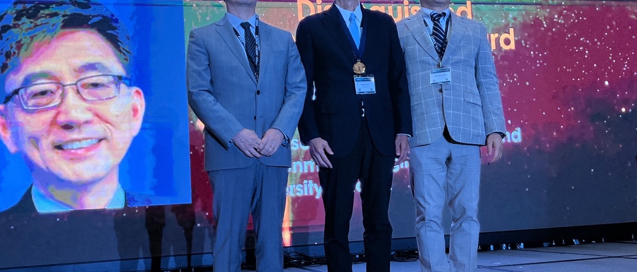 David Lee poses with dward