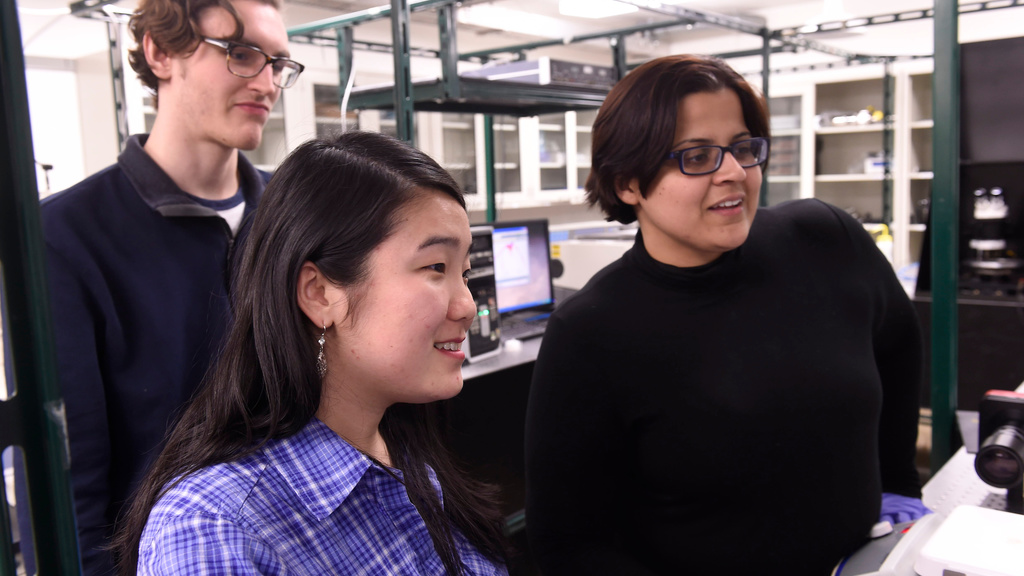 Fatima Toor works with students in her lab